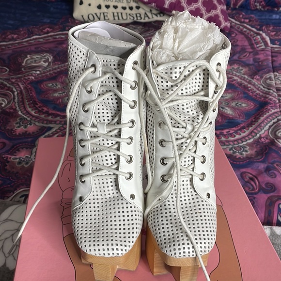 White leather boots SOLD - Picture 3 of 5